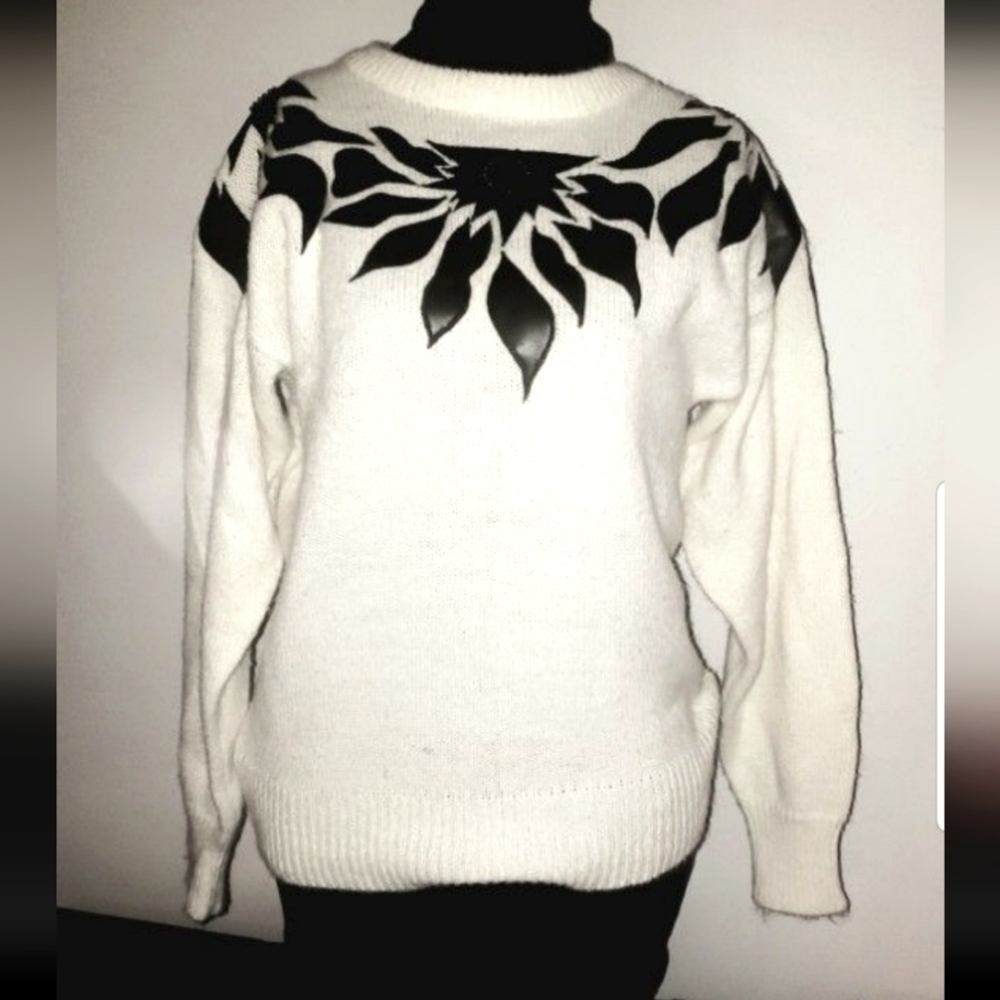 🌷3/$30 Retro wool sweater